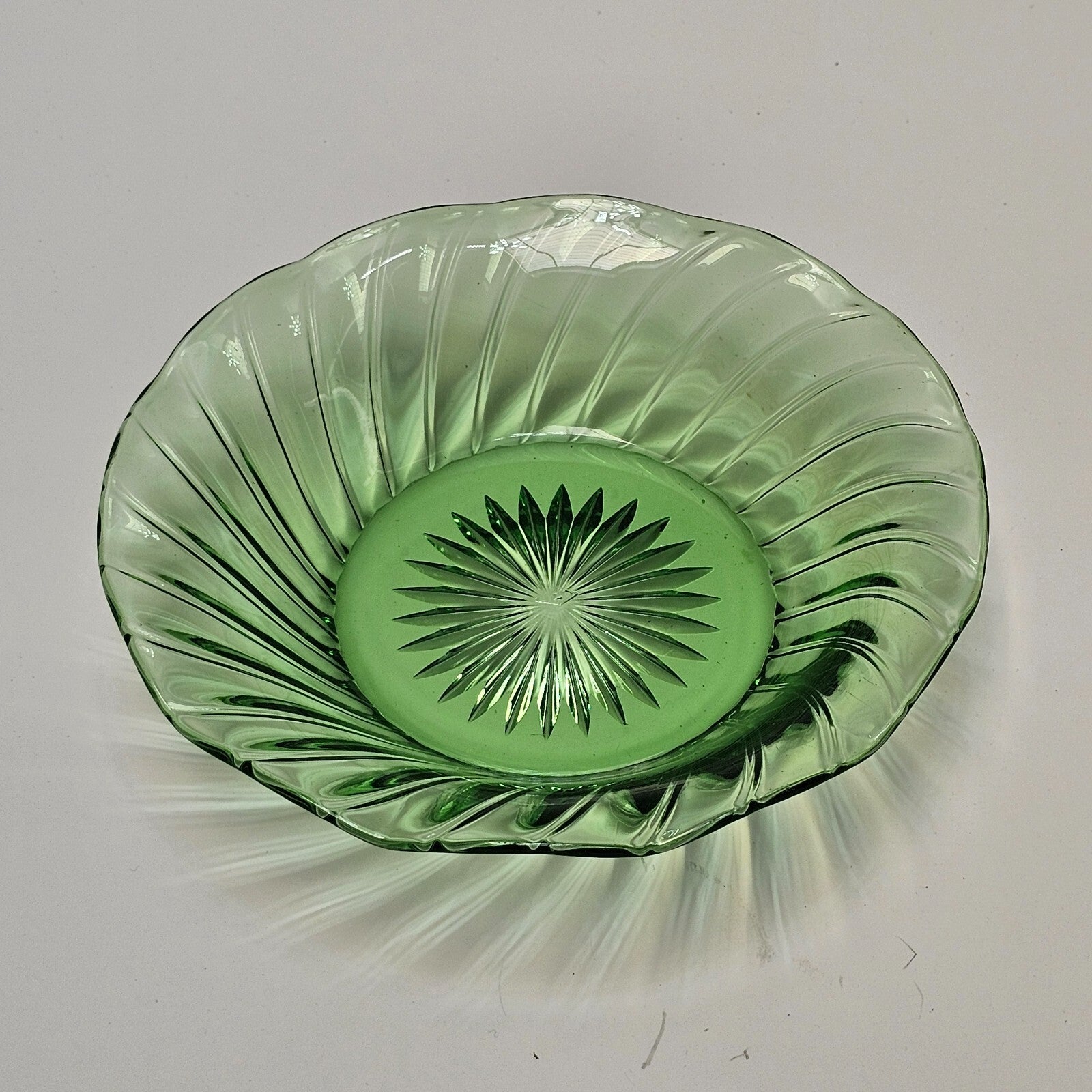 Heisey Moongleam Marcel Wave Swirl Green 6 3/8" Baked Apple Bowl