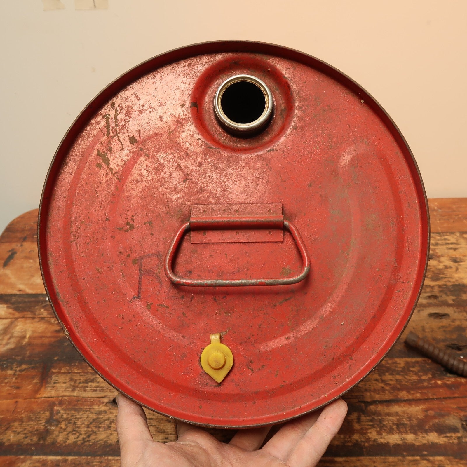 Bennett Industries 5 Gallon Gas Can 11" Dia x 14" H (No leakage)