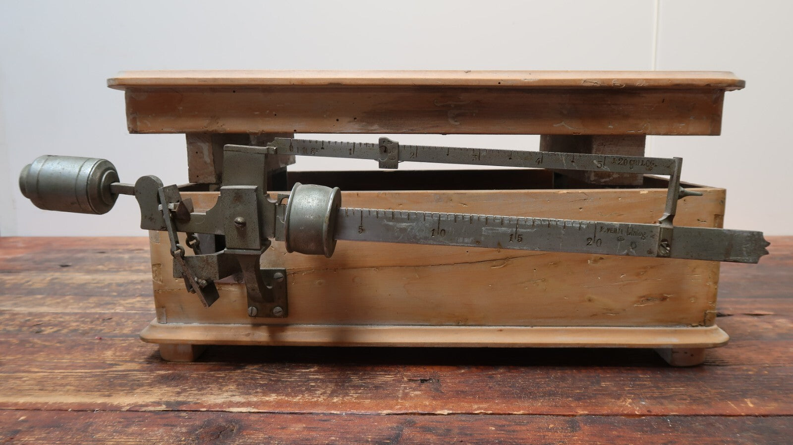 Antique P. VENTI CHILOG Scale Wood and Metal made In Italy
