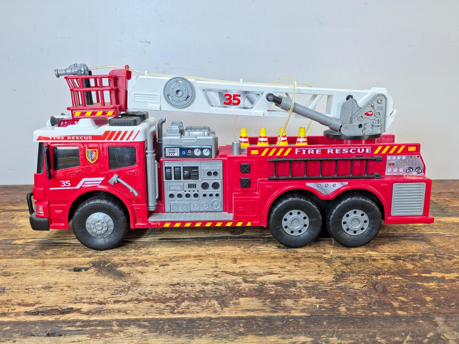Dickie Toys Light & Sound Fire Rescue Truck No.35