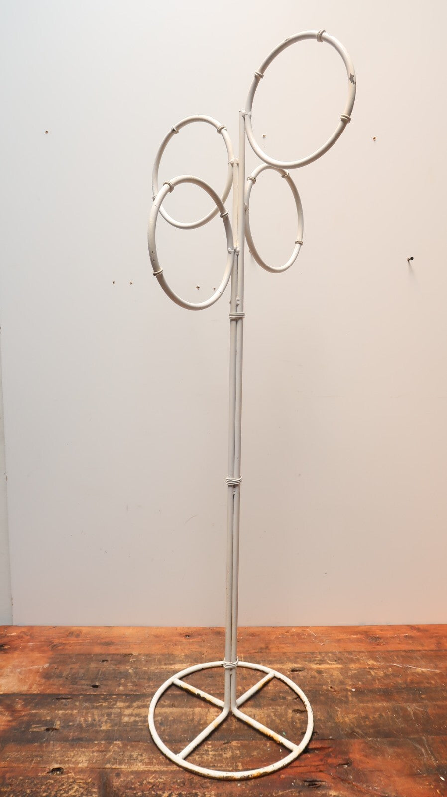Vintage 4 Ring Towel Stand Shabby Chic White Made of Steel H48.5"