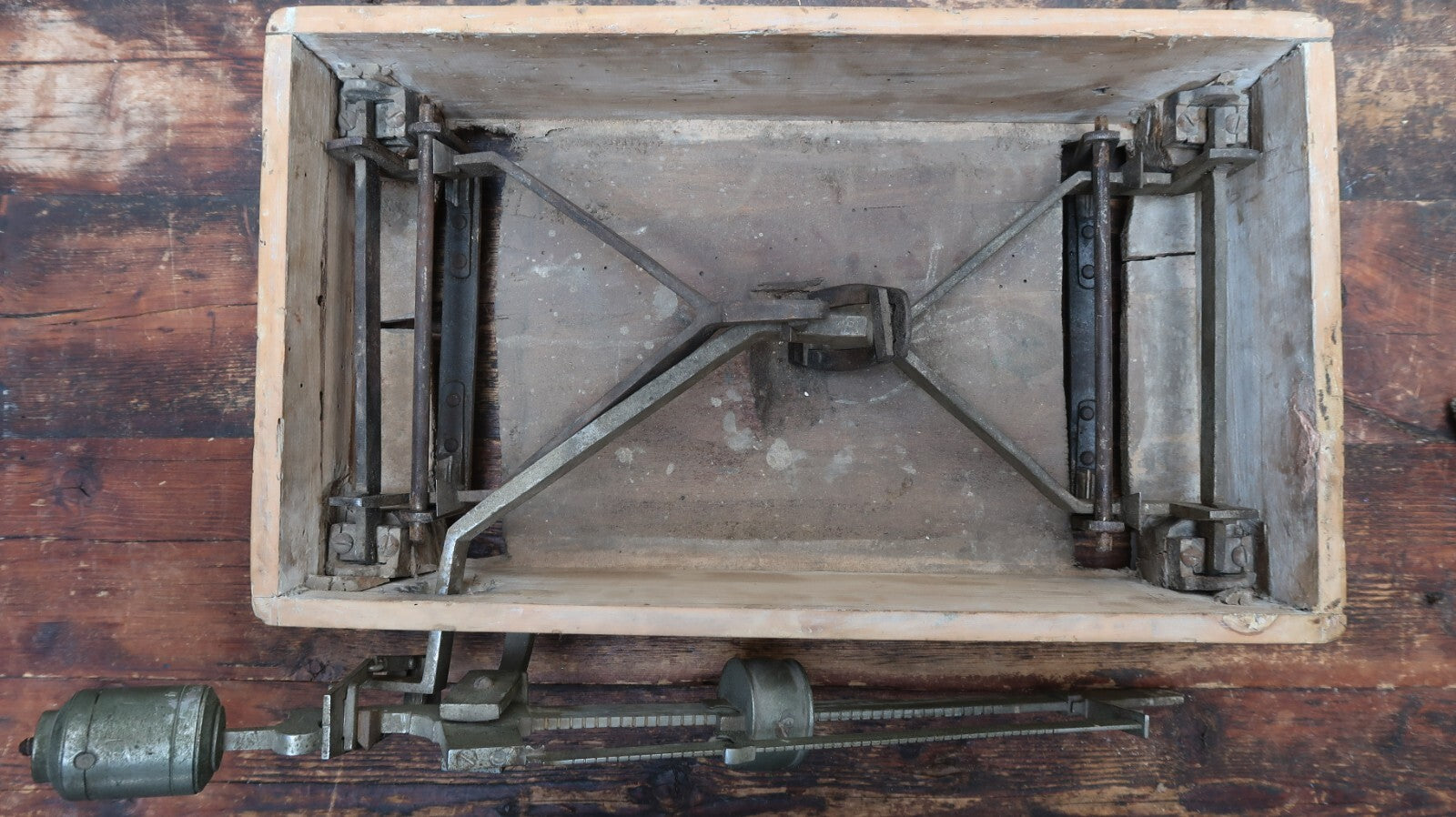 Antique P. VENTI CHILOG Scale Wood and Metal made In Italy
