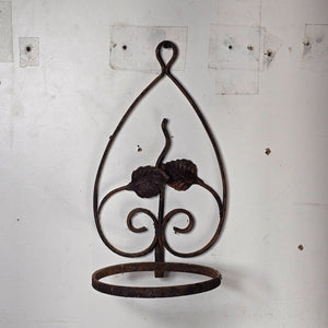Single Pot Scroll Metal Wall Planter Rusty 10"H