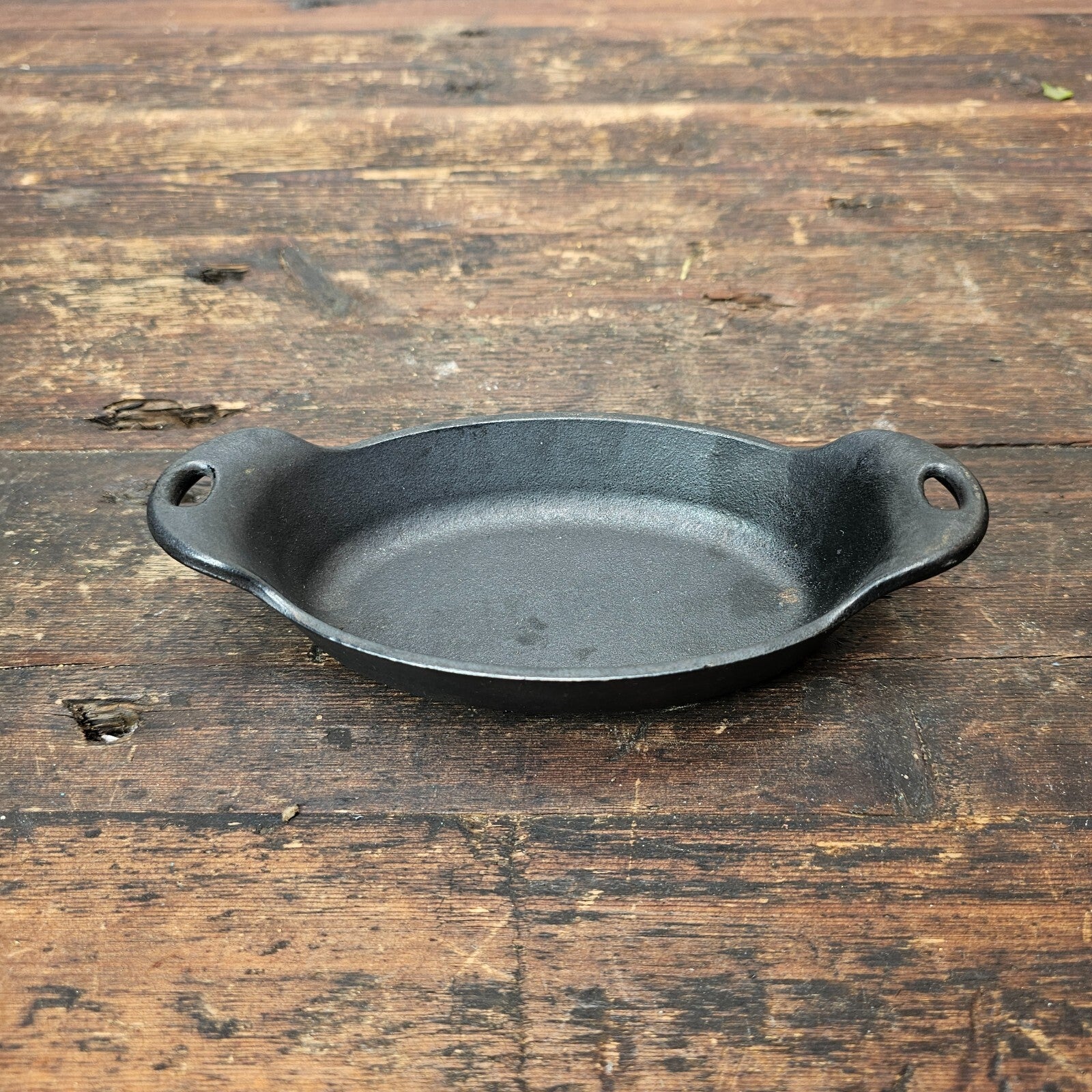 Lodge 9 Ounce Cast Iron Oval Serving Dish Mini USA 8" x 4"