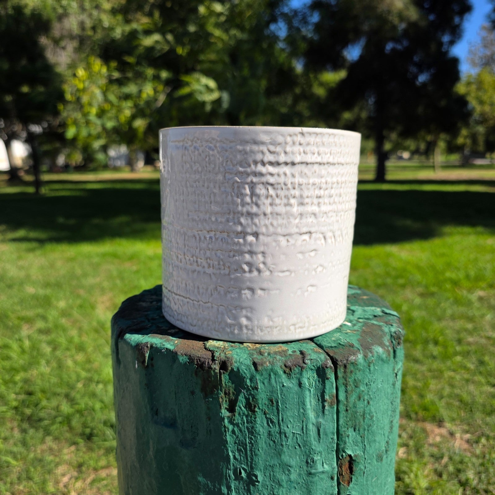 IKEA CHIAFRÖN & NYPON Planter Set – White Ceramic Cachepot + Light Gray Pot