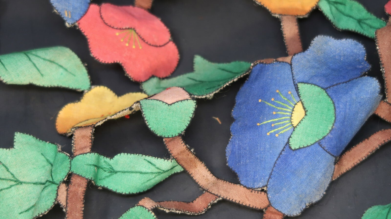 Vintage Flower Embroidery and Appliqué 20" x 14"