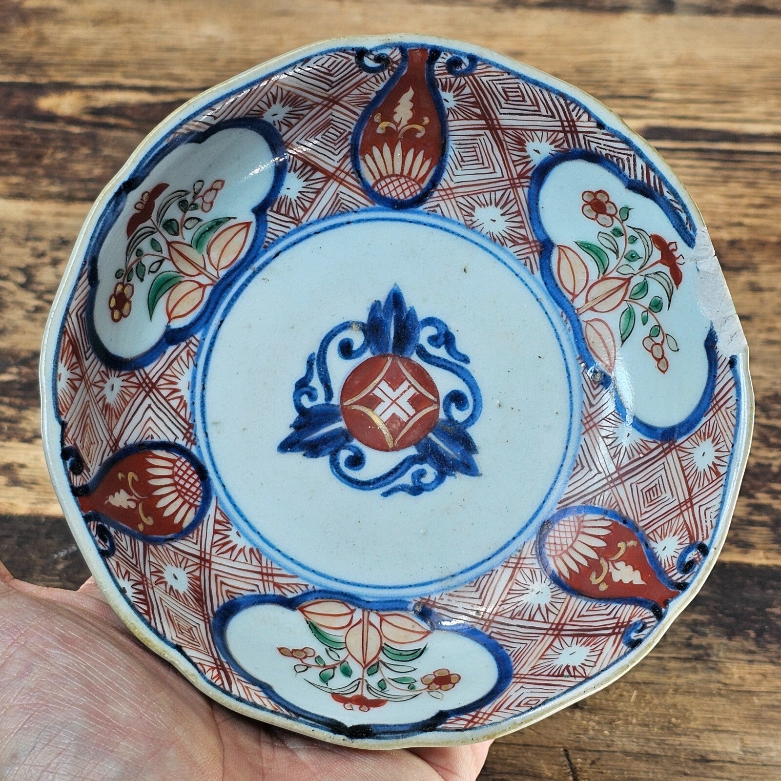 Antique Ko-Imari Kinrande Mukōzuke Bowl with Shimazu Family Crest Mid-Edo Period