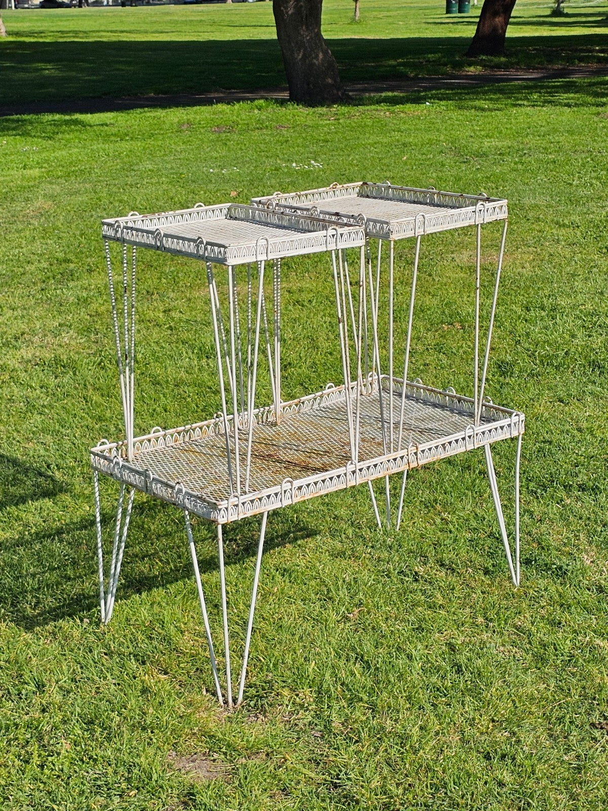 Mid-Century White Gothic Arch Metal Patio Table/Plant Stand Set - Hairpin Legs