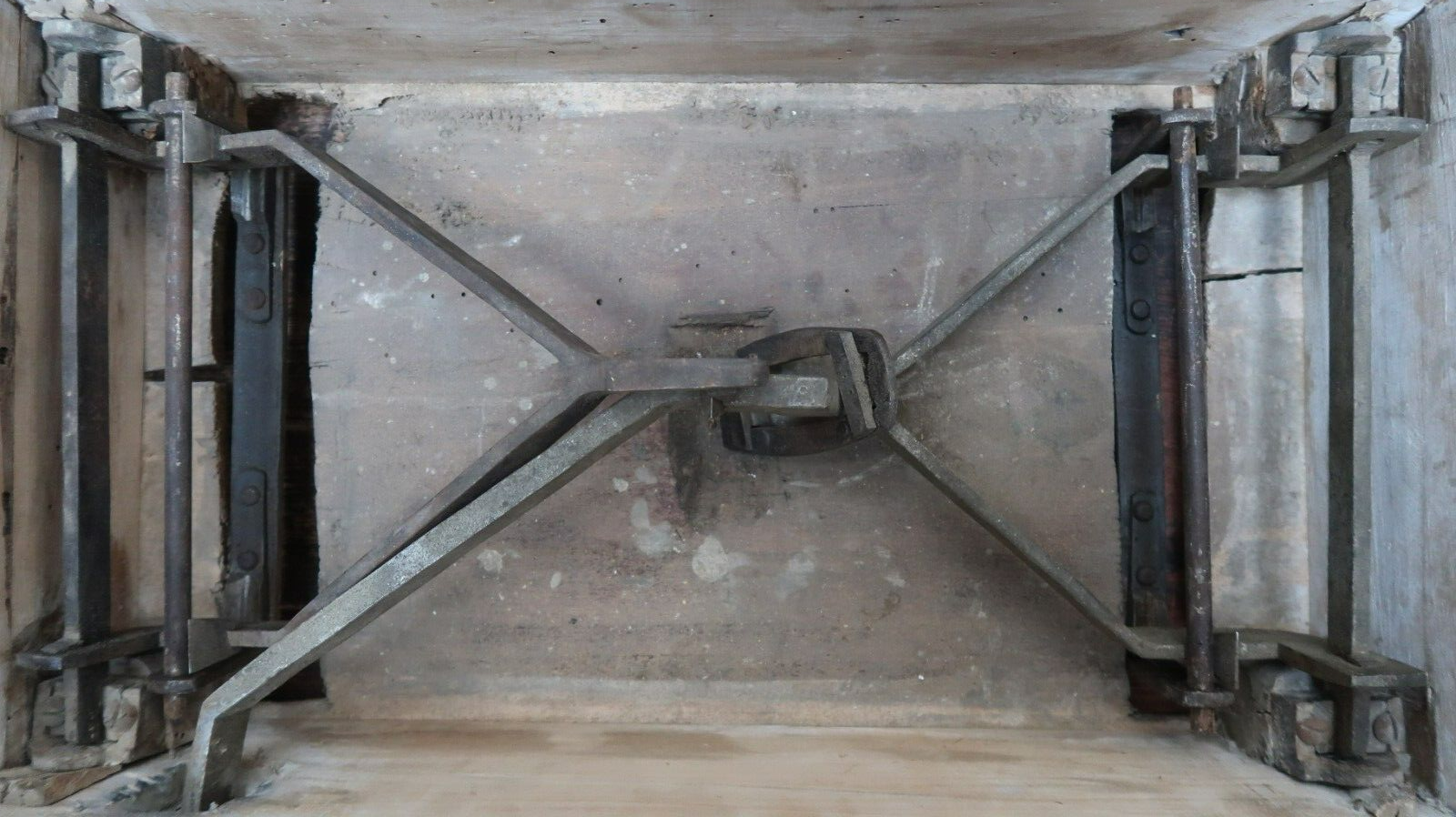 Antique P. VENTI CHILOG Scale Wood and Metal made In Italy