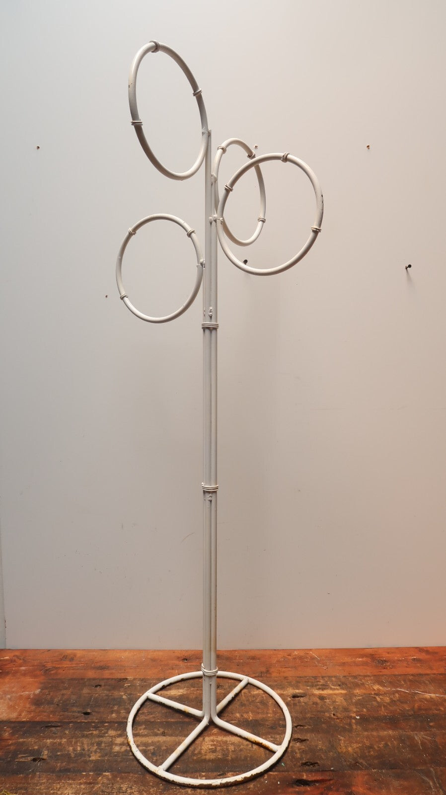 Vintage 4 Ring Towel Stand Shabby Chic White Made of Steel H48.5"
