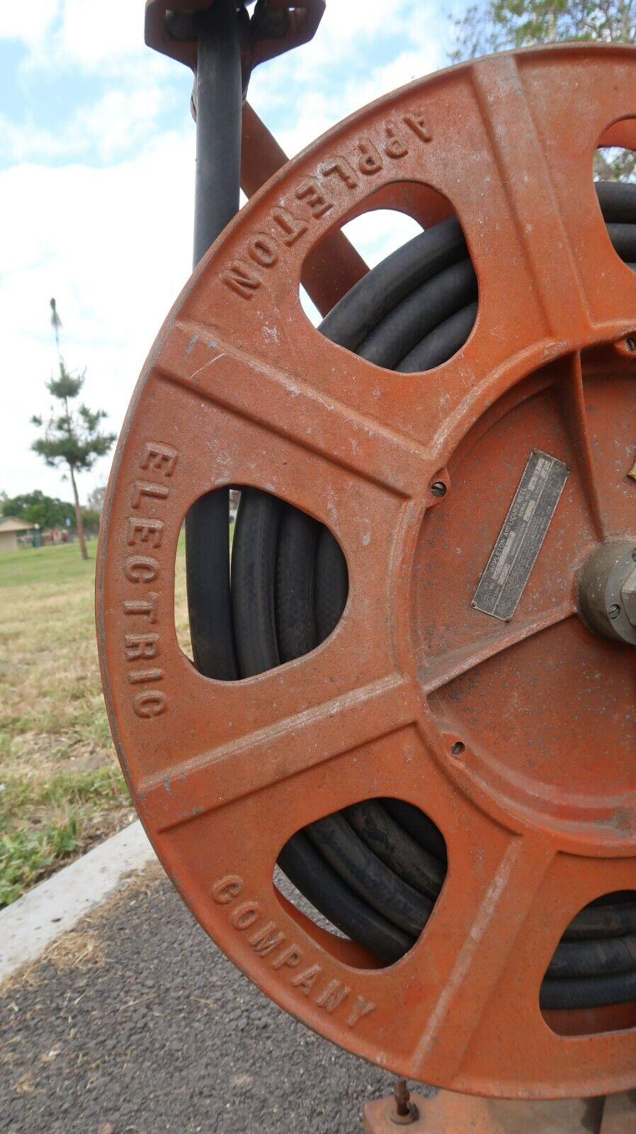 Antique APPLETON AIR LIQUID REEL BP 3788 Orange 1930s Large 99 lbs.!!