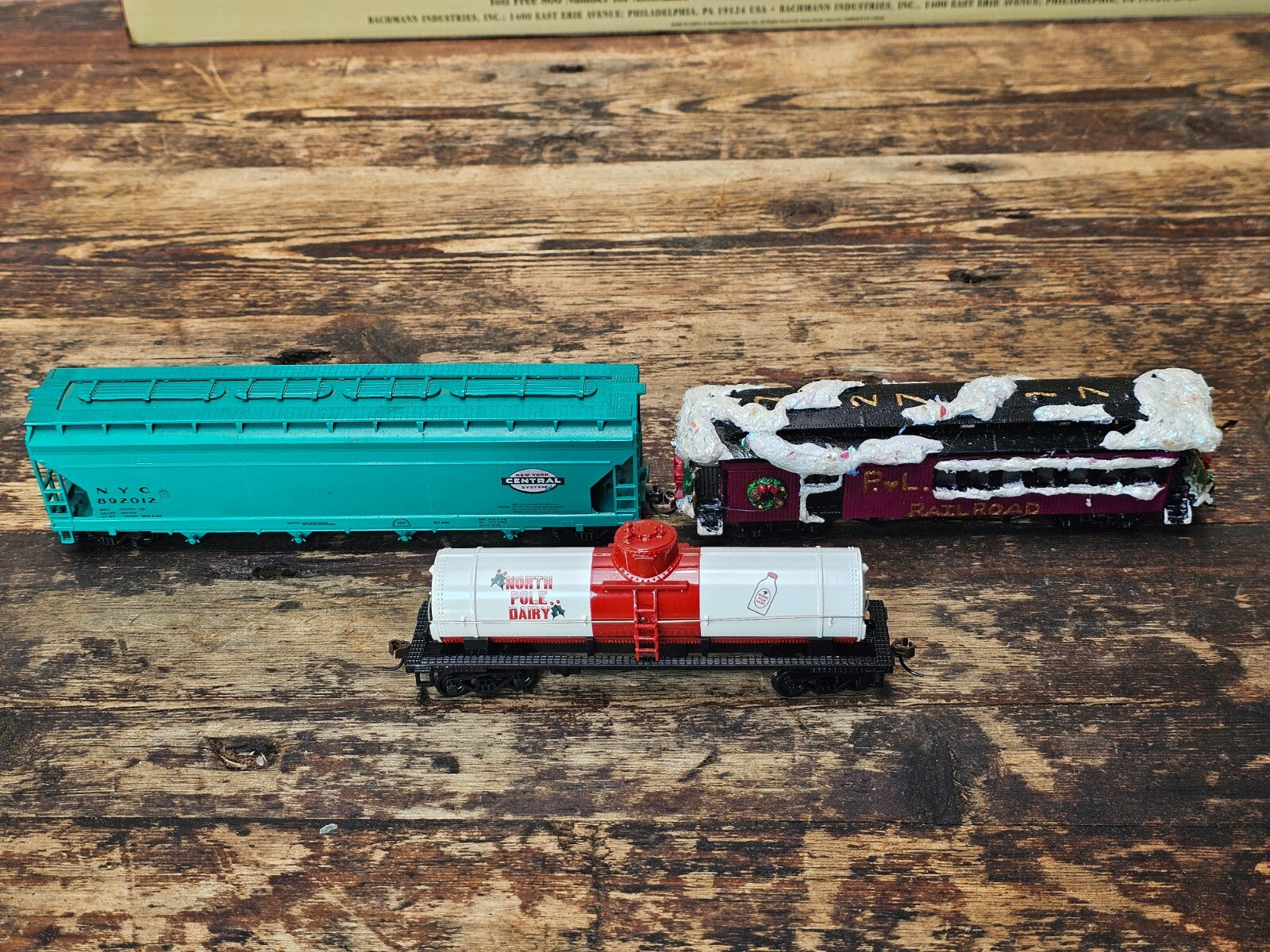 BACHMANN TRAINS HO Jingle Bell Christmas Express Train Set  + Many Extras!