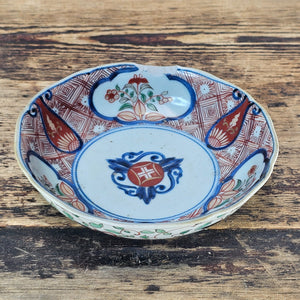 Antique Ko-Imari Kinrande Mukōzuke Bowl with Shimazu Family Crest Mid-Edo Period