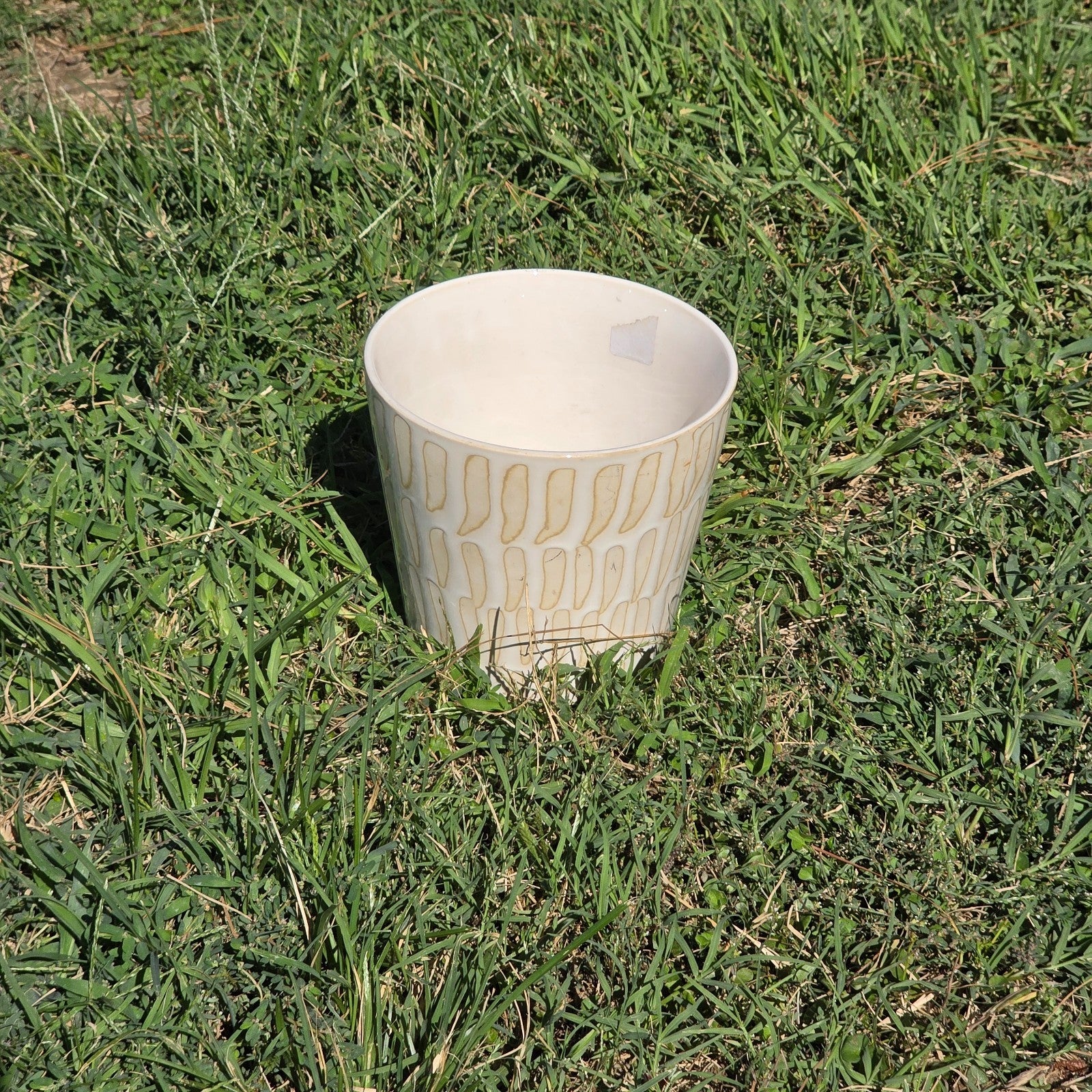 Modern Ceramic Planter with Carved Pattern, 7-Inch Pot