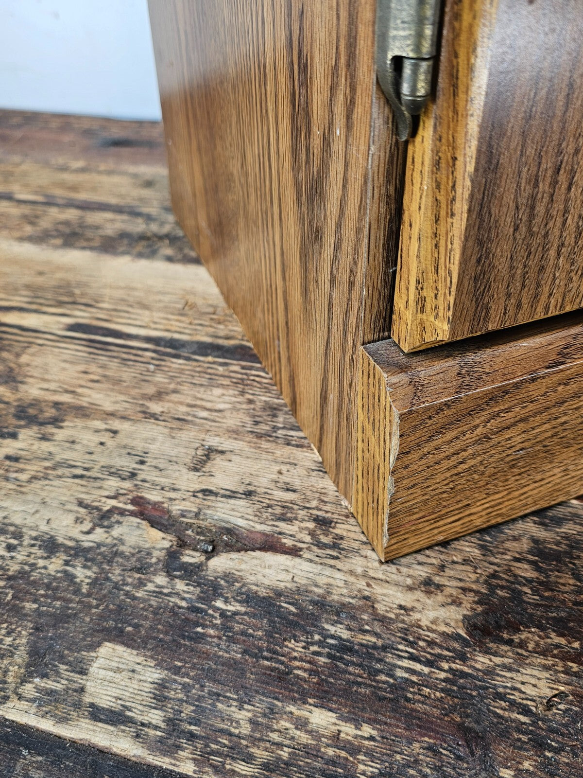 Oak-Look Laminate Nightstand/Side Table Cabinet 27.5"H