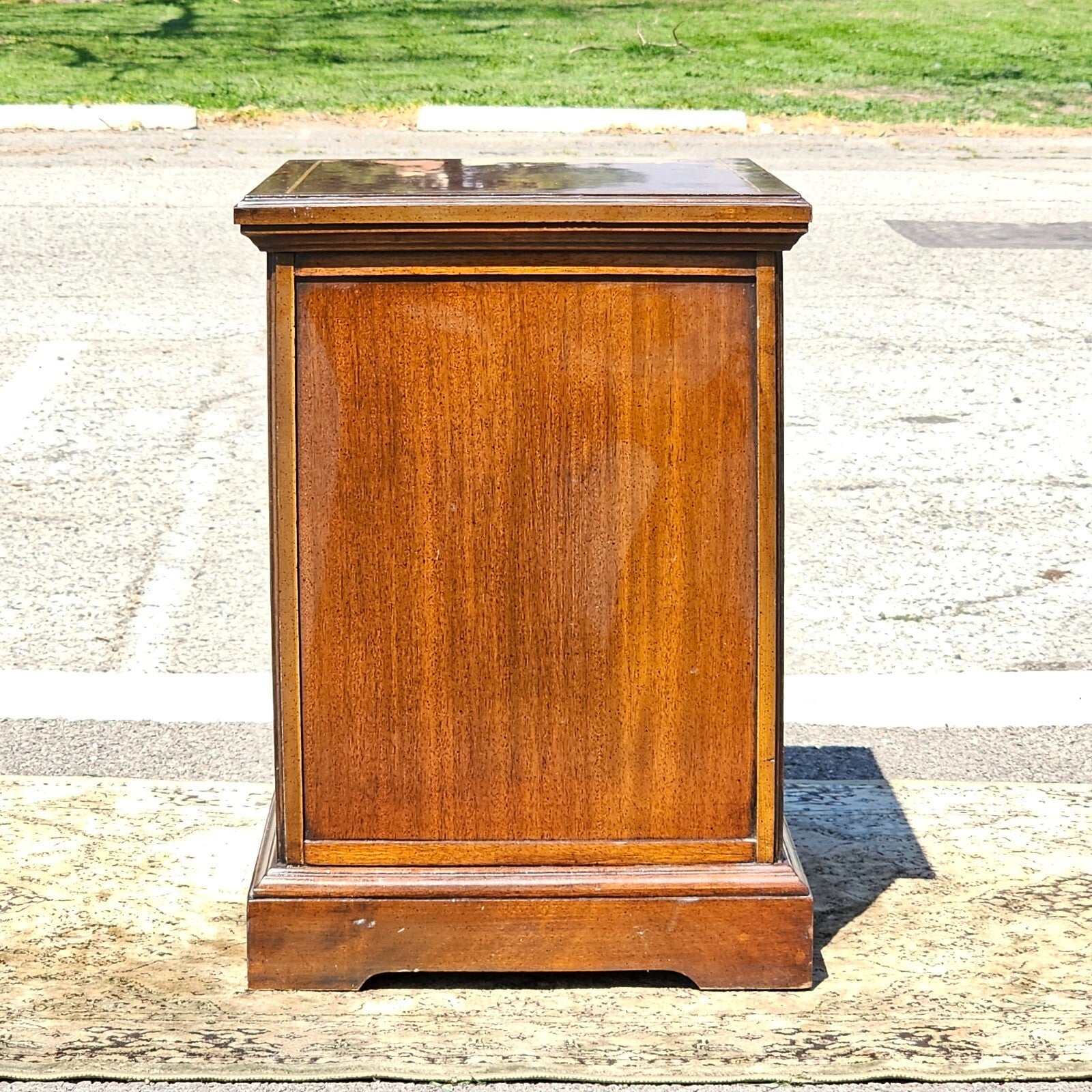 Brandt Furniture Mahogany Nightstand with Dual-Front Drawer 24"L x 15"W x 21"H