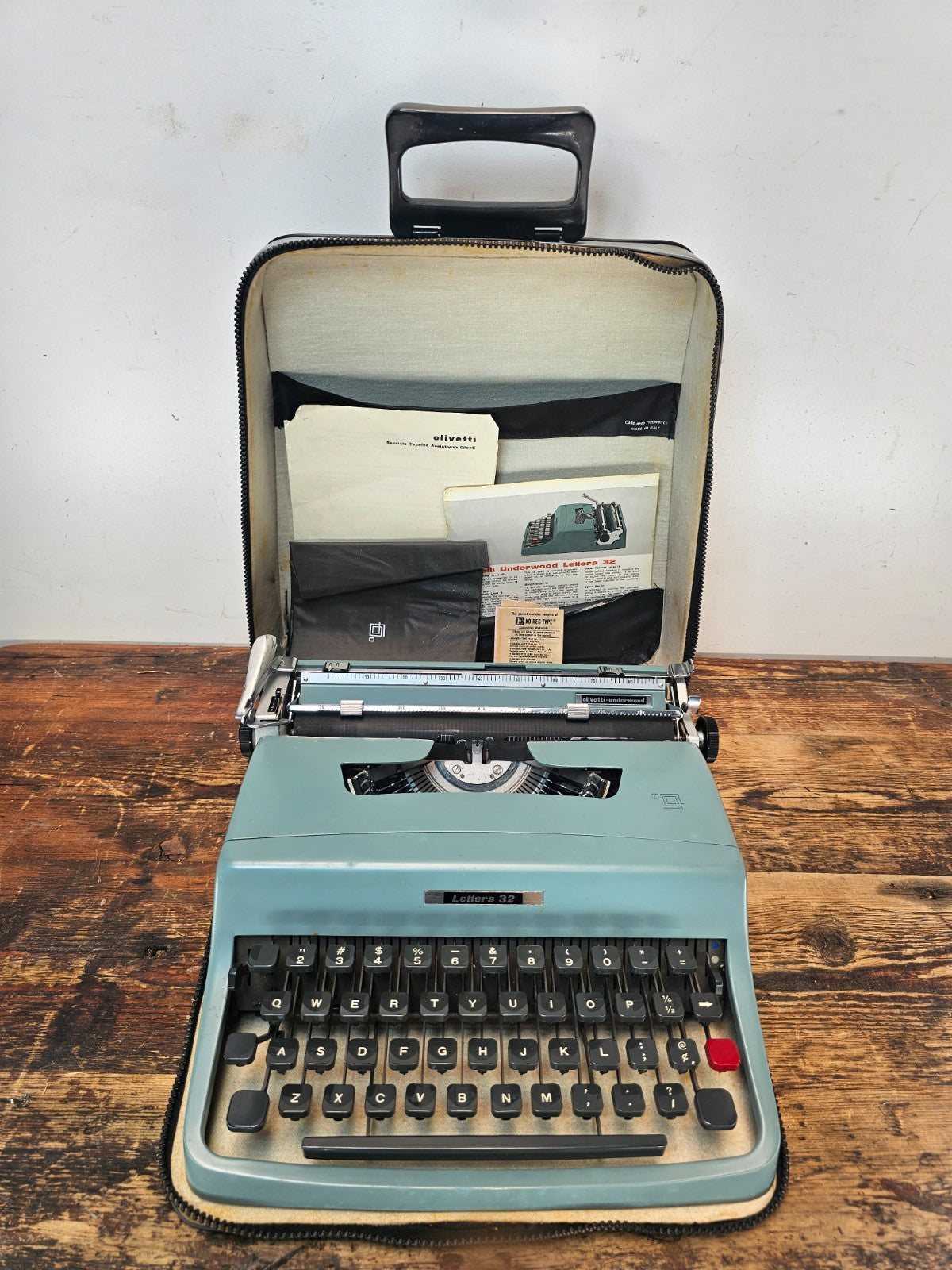 1964 Olivetti Underwood Lettera 32 Typewriter w/ Case