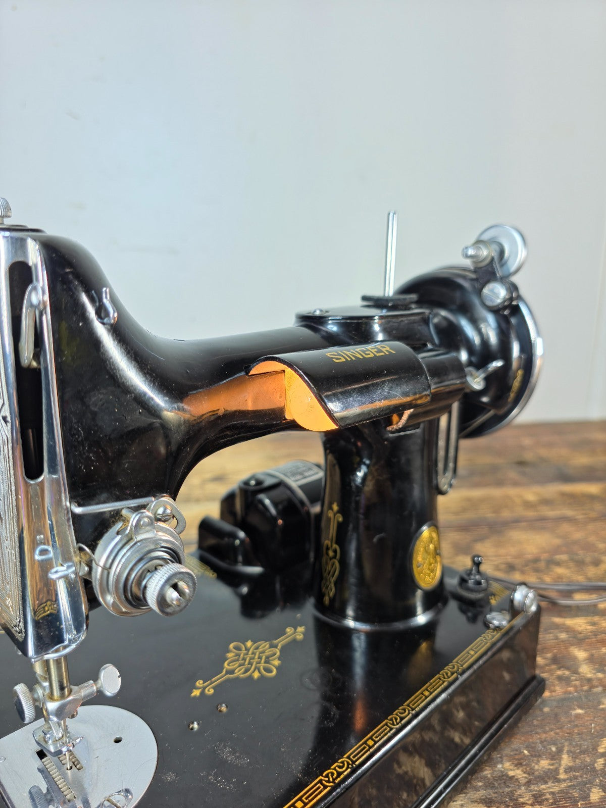 1937 Singer 221 Featherweight AE422265 – Early Scroll Faceplate — Motor Tested