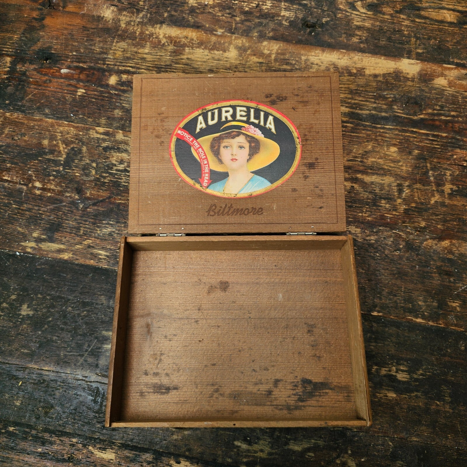 Vintage Aurelia Biltmore Cigar Box  7.75" x 6" x 1.5"