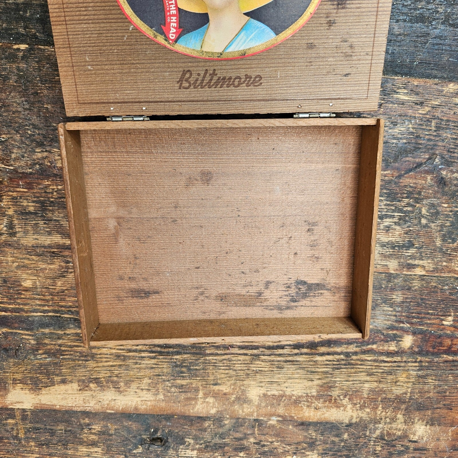 Vintage Aurelia Biltmore Cigar Box  7.75" x 6" x 1.5"