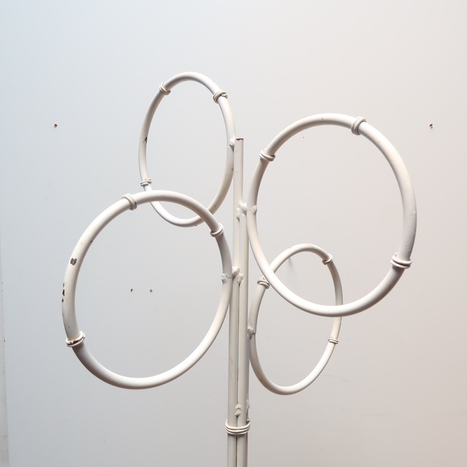 Vintage 4 Ring Towel Stand Shabby Chic White Made of Steel H48.5"