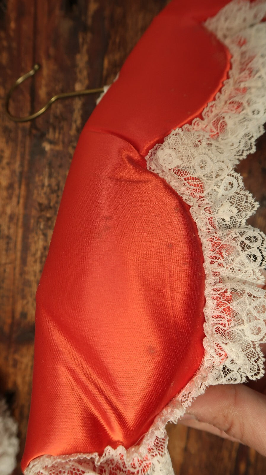 Set of 4 Vintage Red Satin Padded Hangers With Ruffled Lace (A)