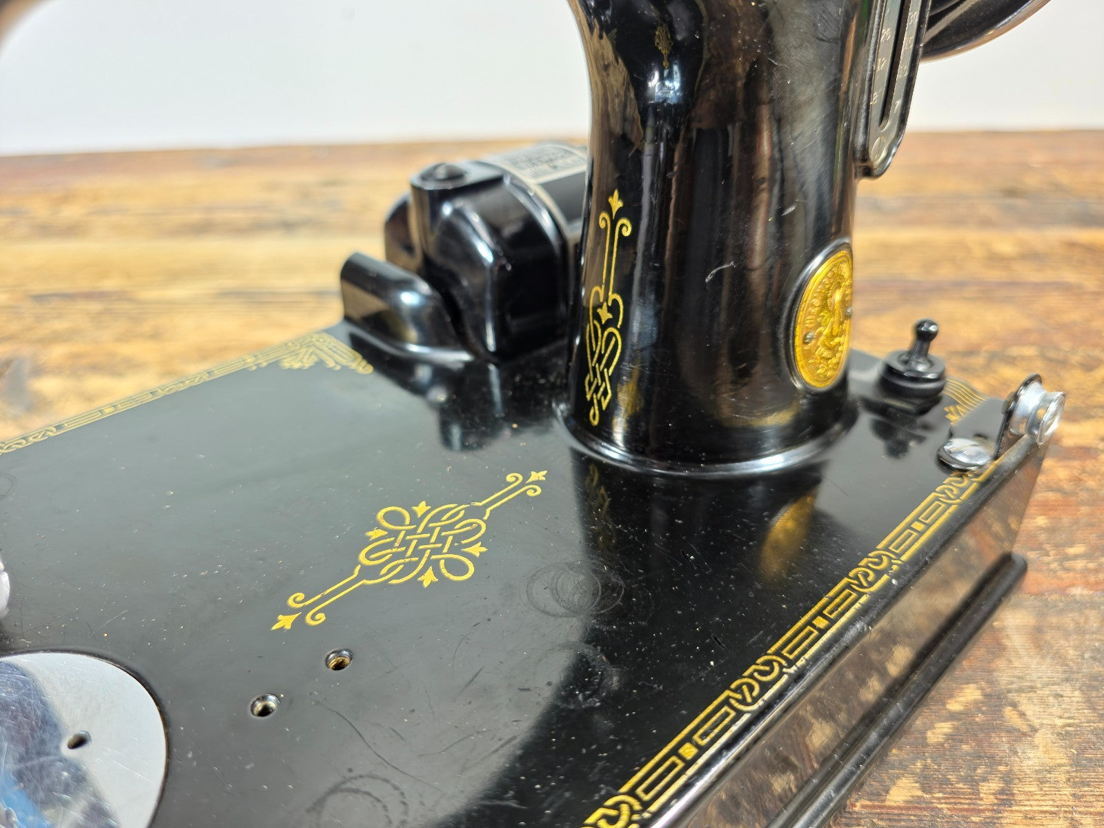 1937 Singer 221 Featherweight AE422265 – Early Scroll Faceplate — Motor Tested
