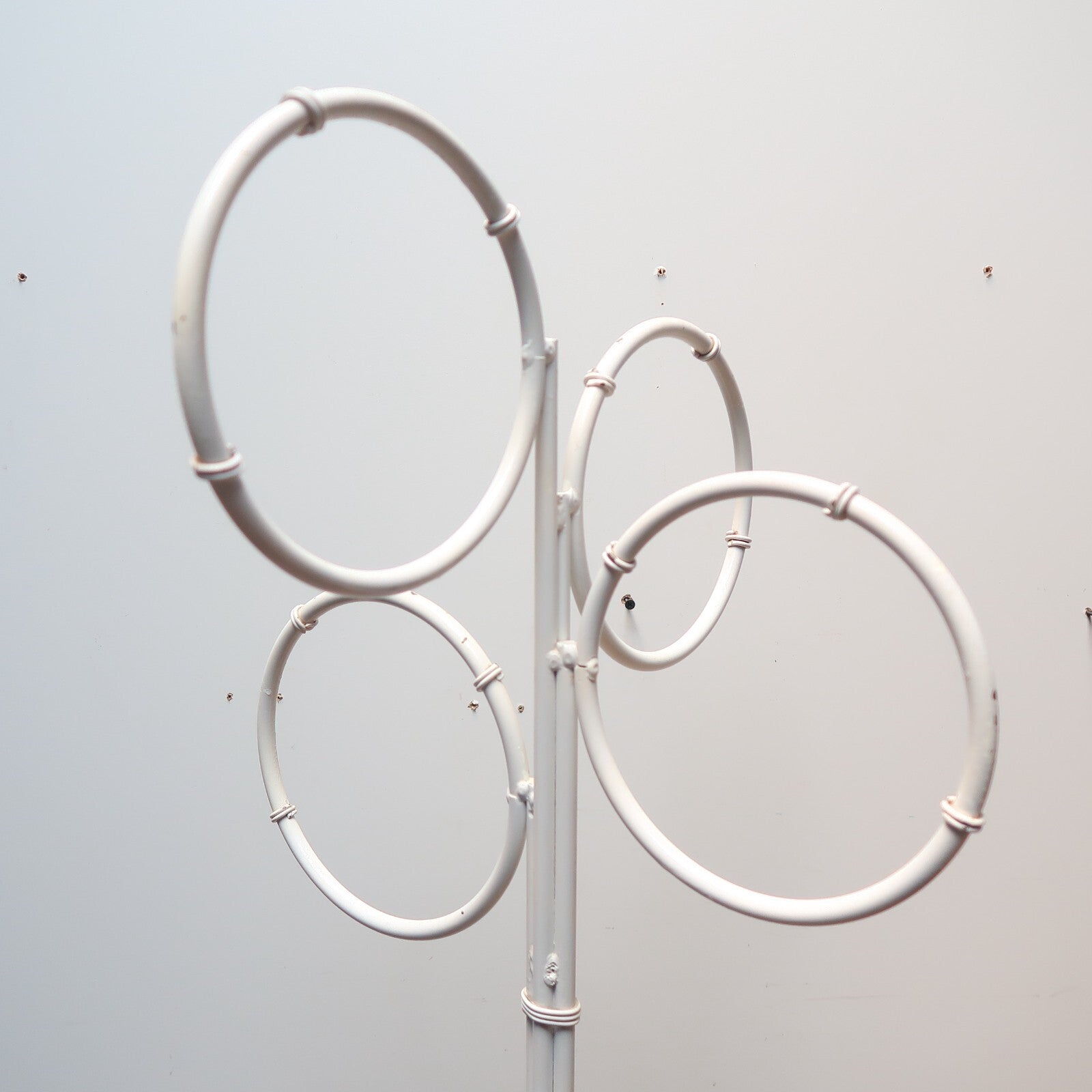 Vintage 4 Ring Towel Stand Shabby Chic White Made of Steel H48.5"