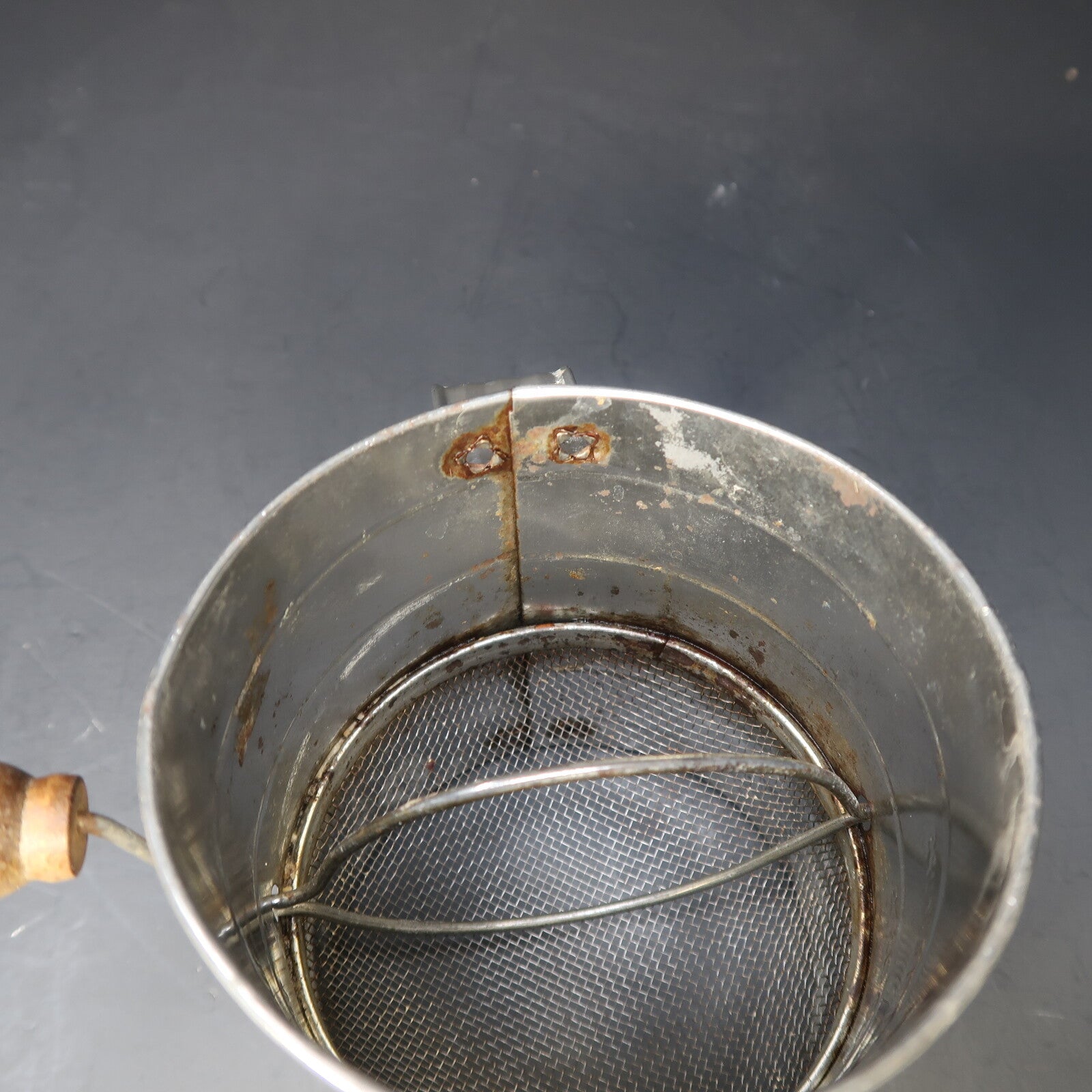 Bromwell's Vintage 3 Cup Flour Sifter Wooden Handle