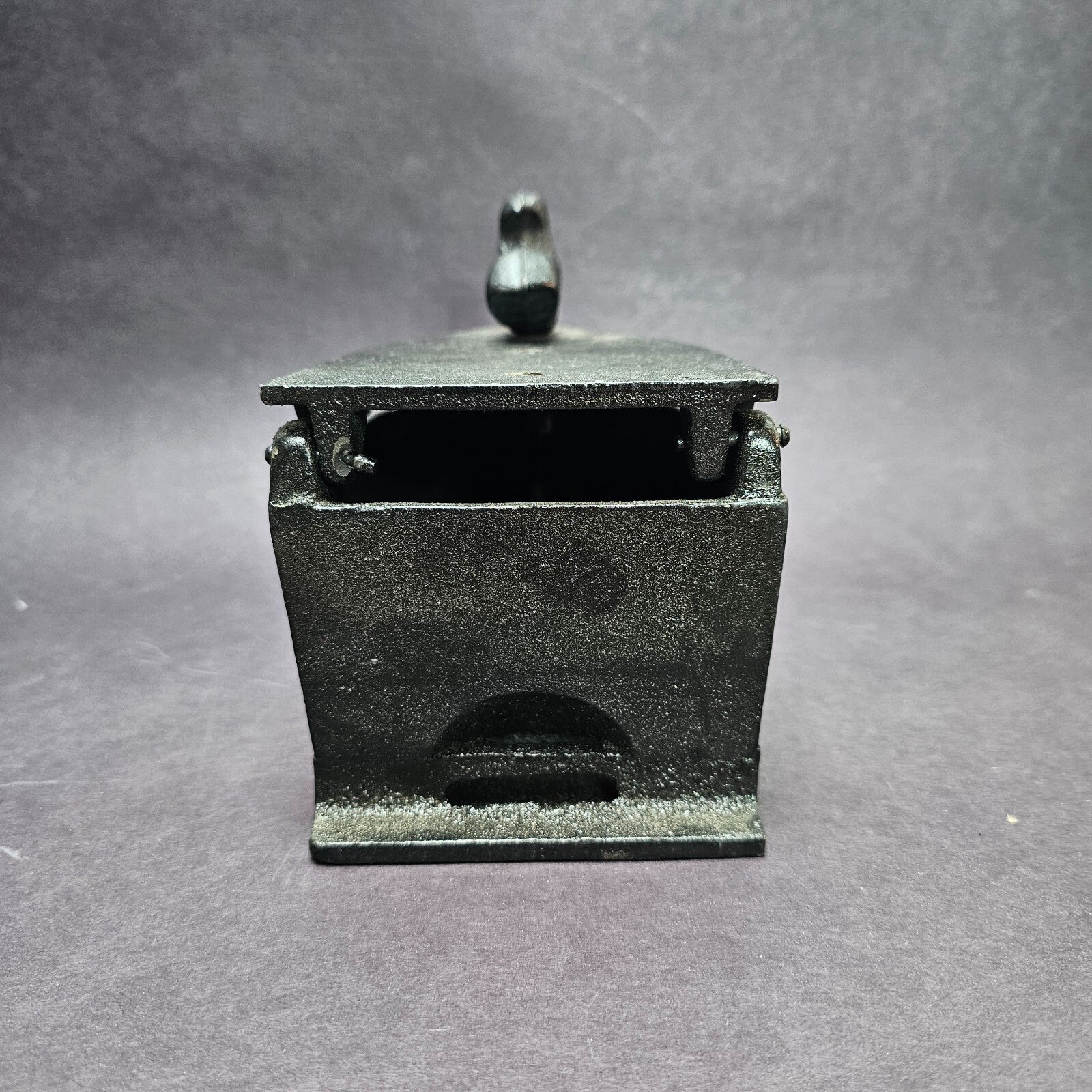 Vintage Cast Iron Coal Iron With Wooden Handle Antikes Kohle-Bügeleisen