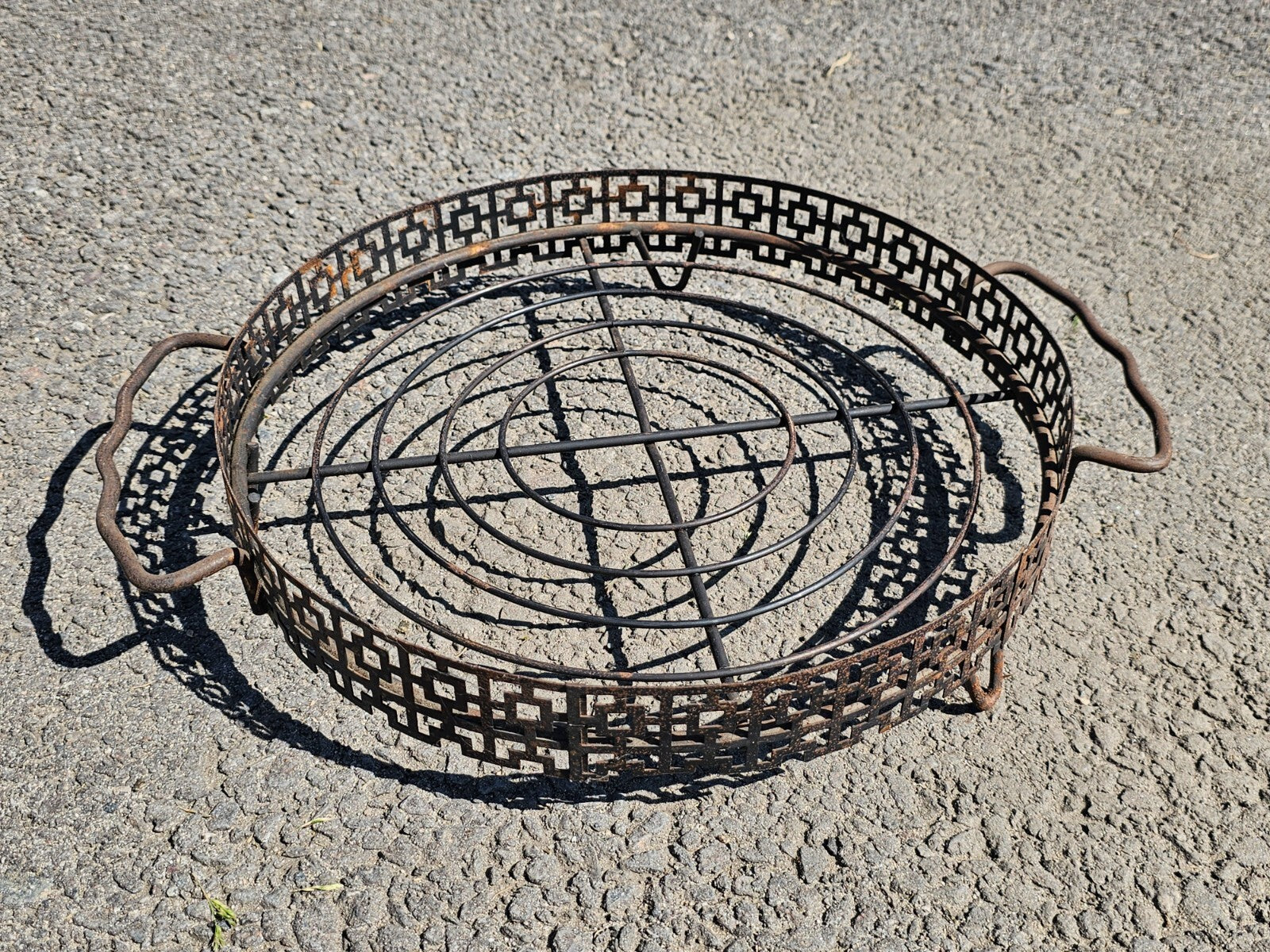 Greek Key Pattern Metal Tray Round Garden Planter with Handles