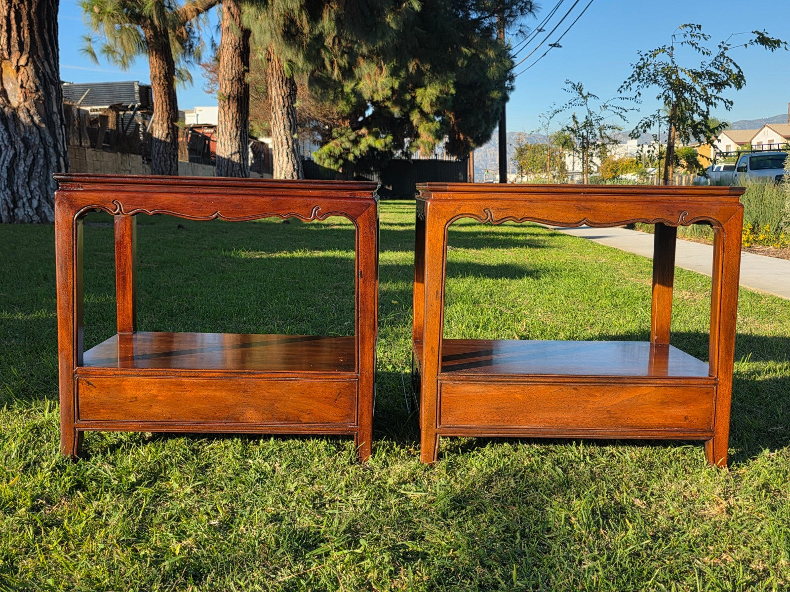 Pair of Henredon Wooden Side Tables / End Tables