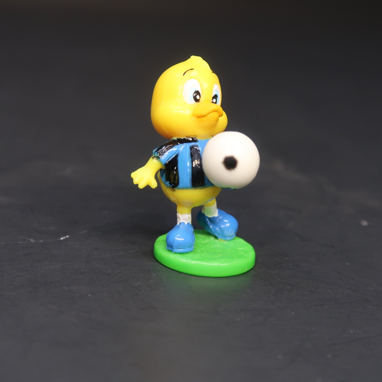 Lot of 10 Soccer Players Mini figures 1.5" to 1.75" each