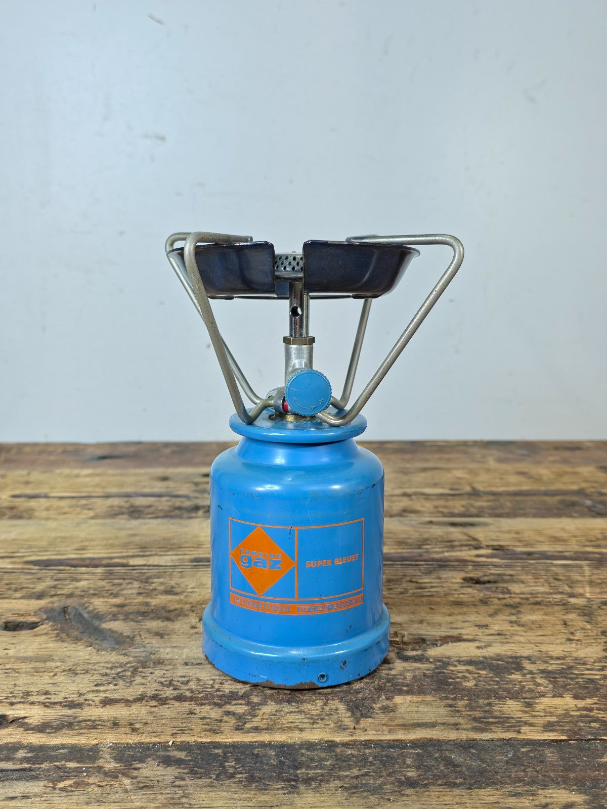 Vintage Camping Gaz “Super Bleuet” Portable Gas Stove – 1970s–80s, France