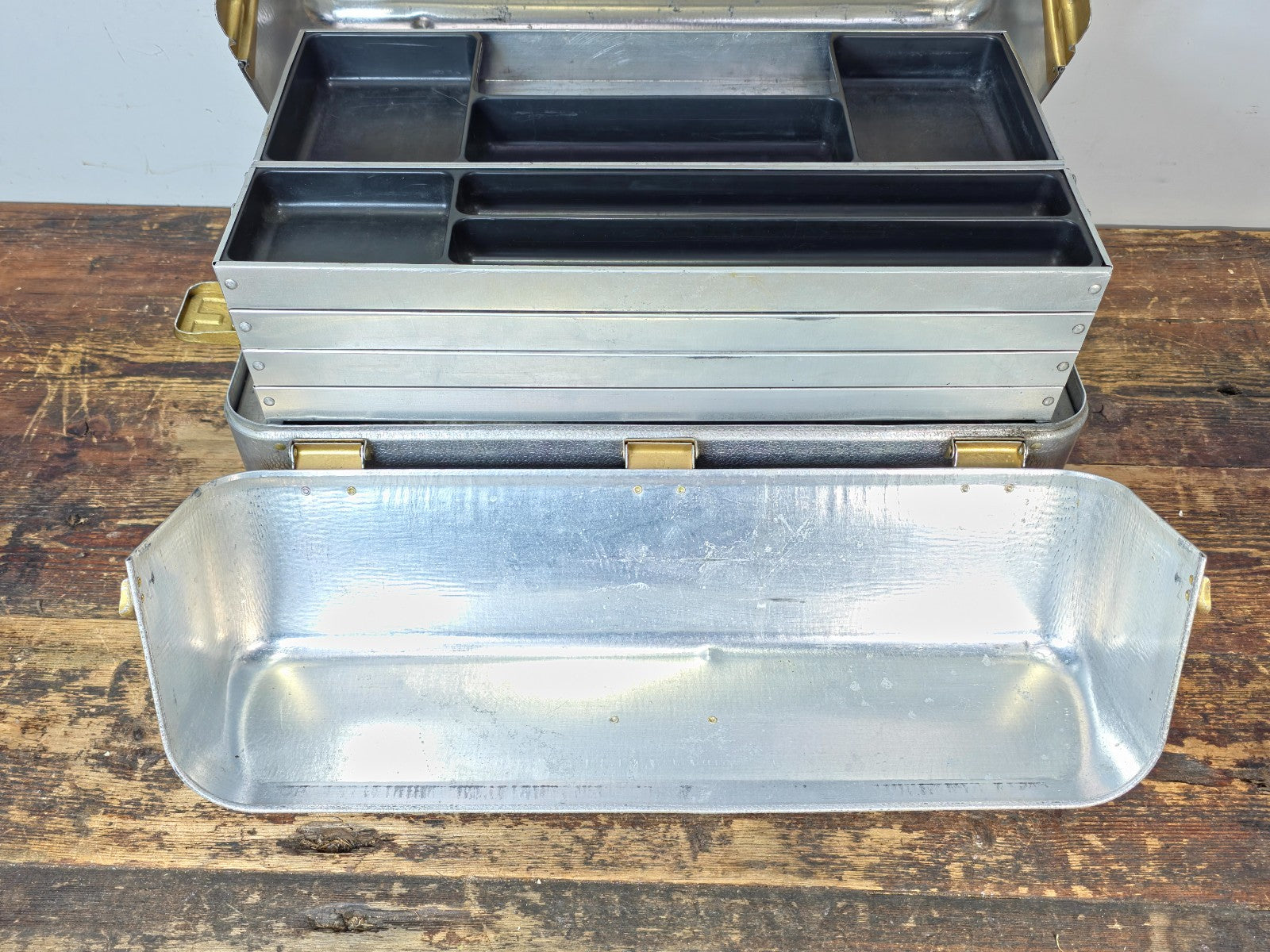 Vintage UMCO 1000A Aluminum Tackle Box 1960s 7-Tray Fishing Lure Case USA