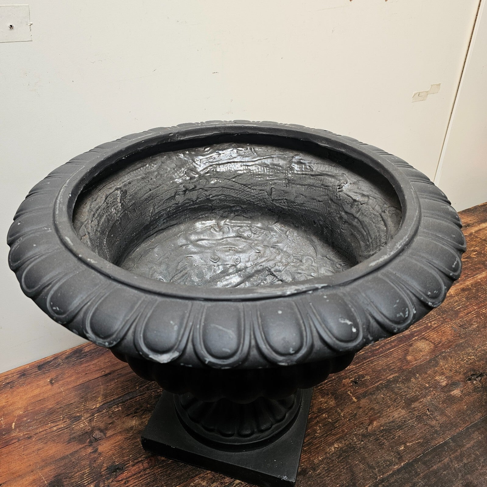 Fiber Clay Suffolk Urn Black Planter 22" Dia x 19" H