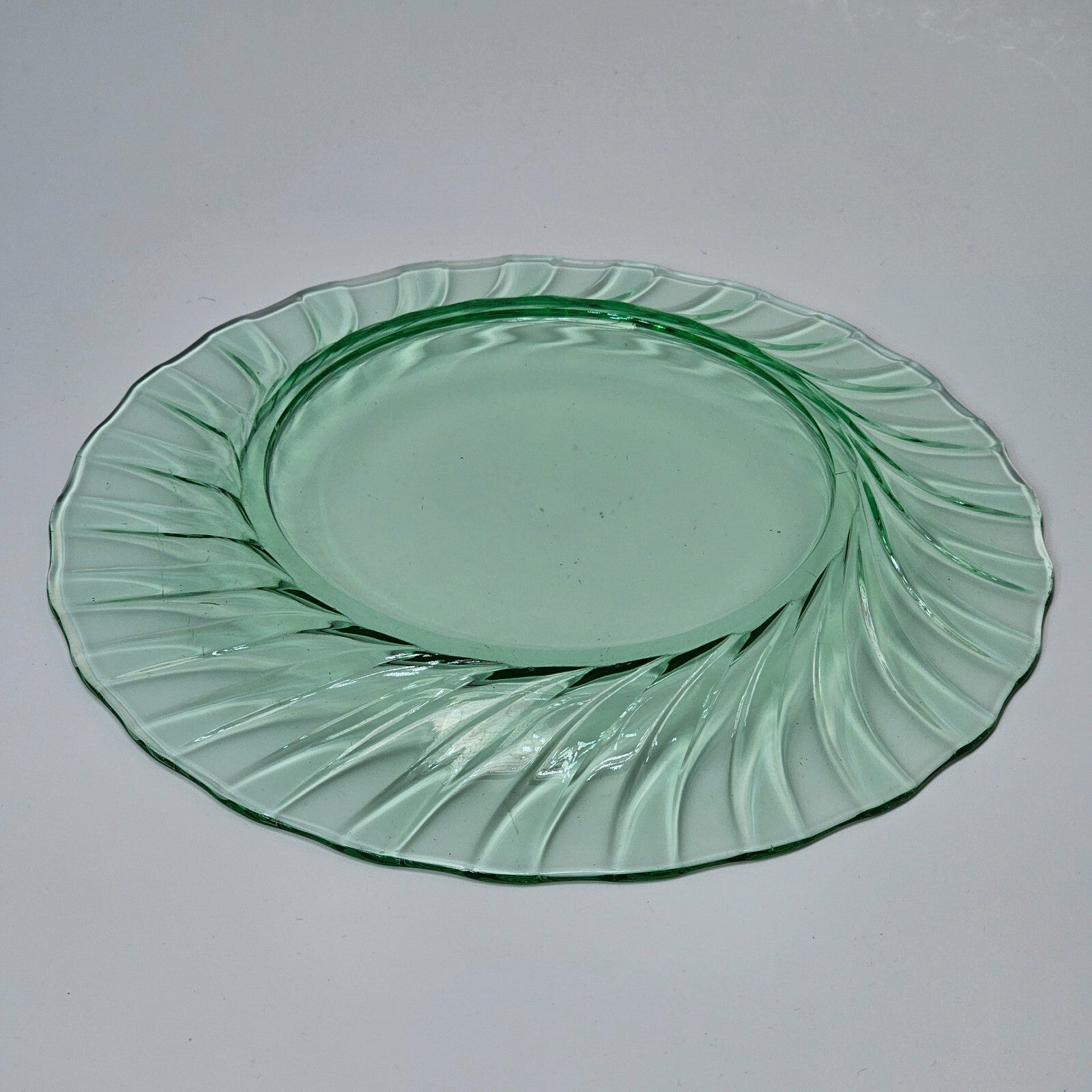 Heisey 8" Luncheon Plate Spiral Green