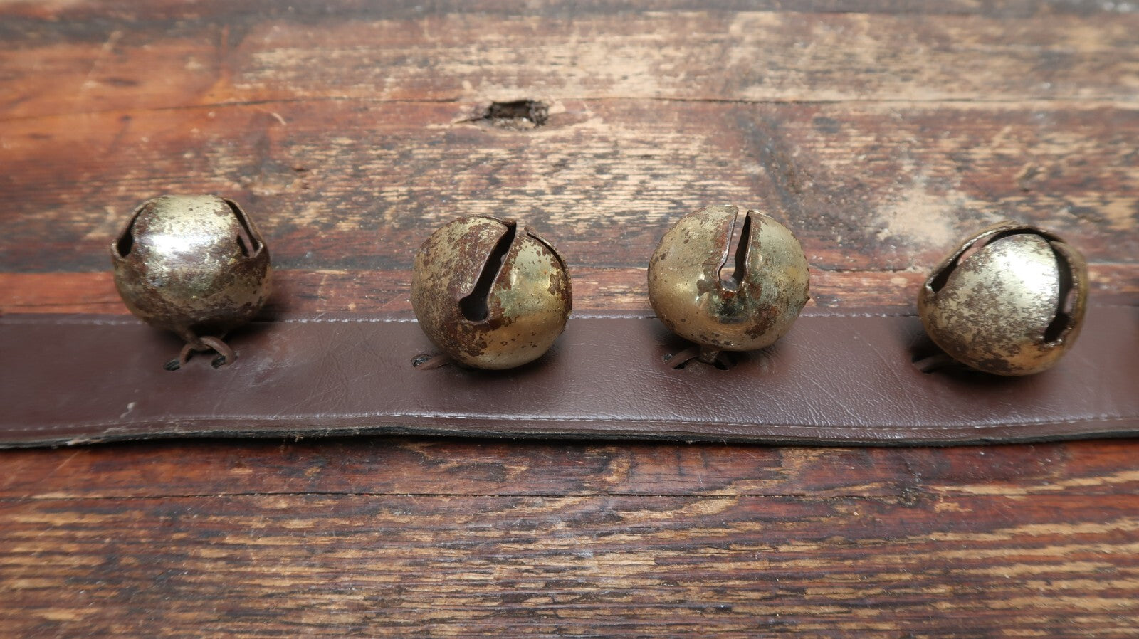 Set of 2 Leather Strap Sleigh Bells L 21.5" & L 23.5"