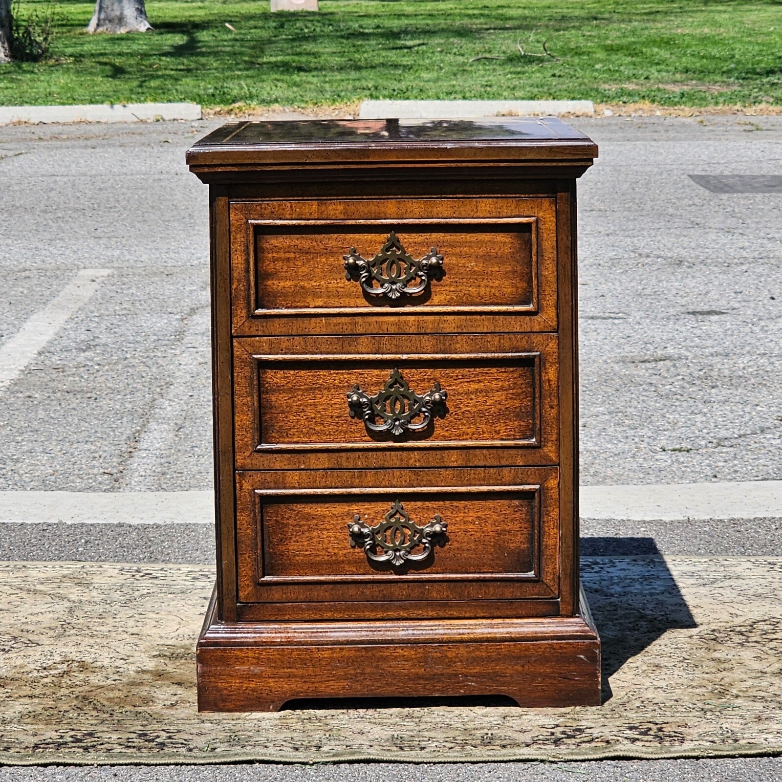 Brandt Furniture Mahogany Nightstand with Dual-Front Drawer 24"L x 15"W x 21"H