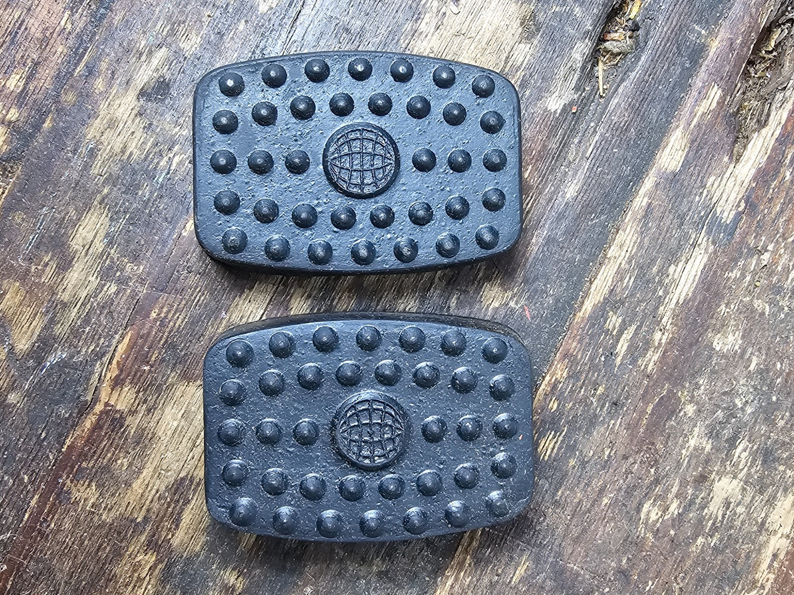 Globe Slip-On Pedal Pads No. 104