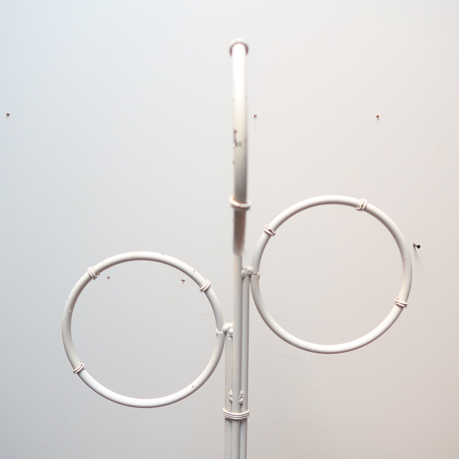 Vintage 4 Ring Towel Stand Shabby Chic White Made of Steel H48.5"