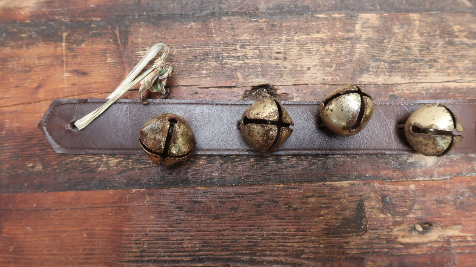 Set of 2 Leather Strap Sleigh Bells L 21.5" & L 23.5"