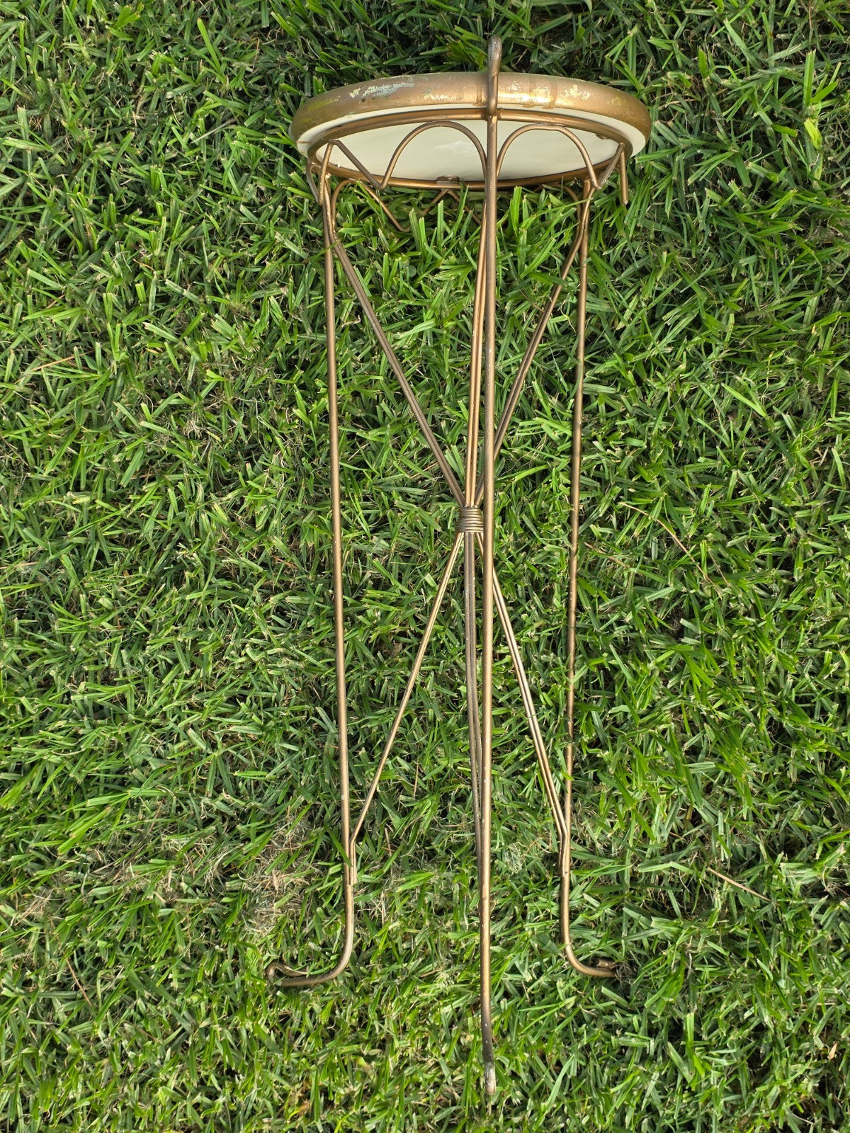 Vintage Rose Motif Accent Table – Wooden Top × Gilded Metal Base