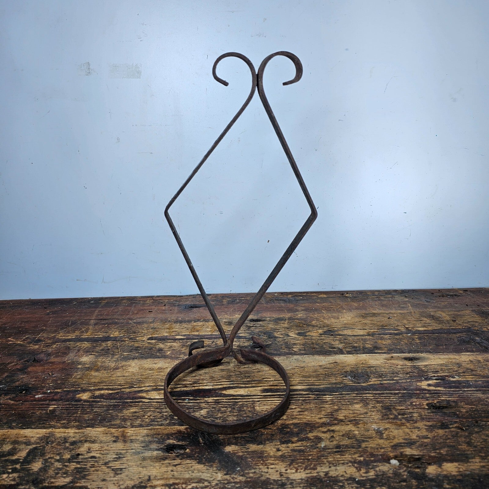 Single Pot Scroll Metal Wall Planter Rusty 14.5"H