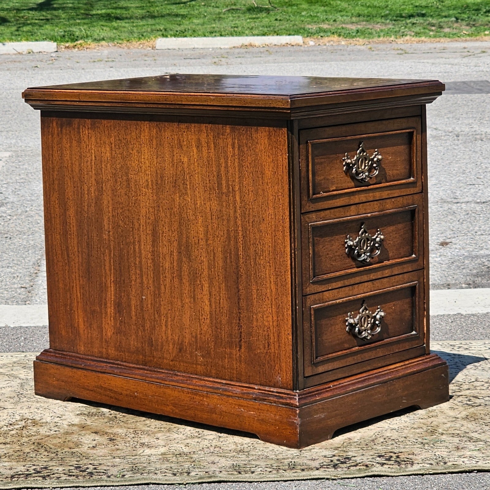 Brandt Furniture Mahogany Nightstand with Dual-Front Drawer 24"L x 15"W x 21"H
