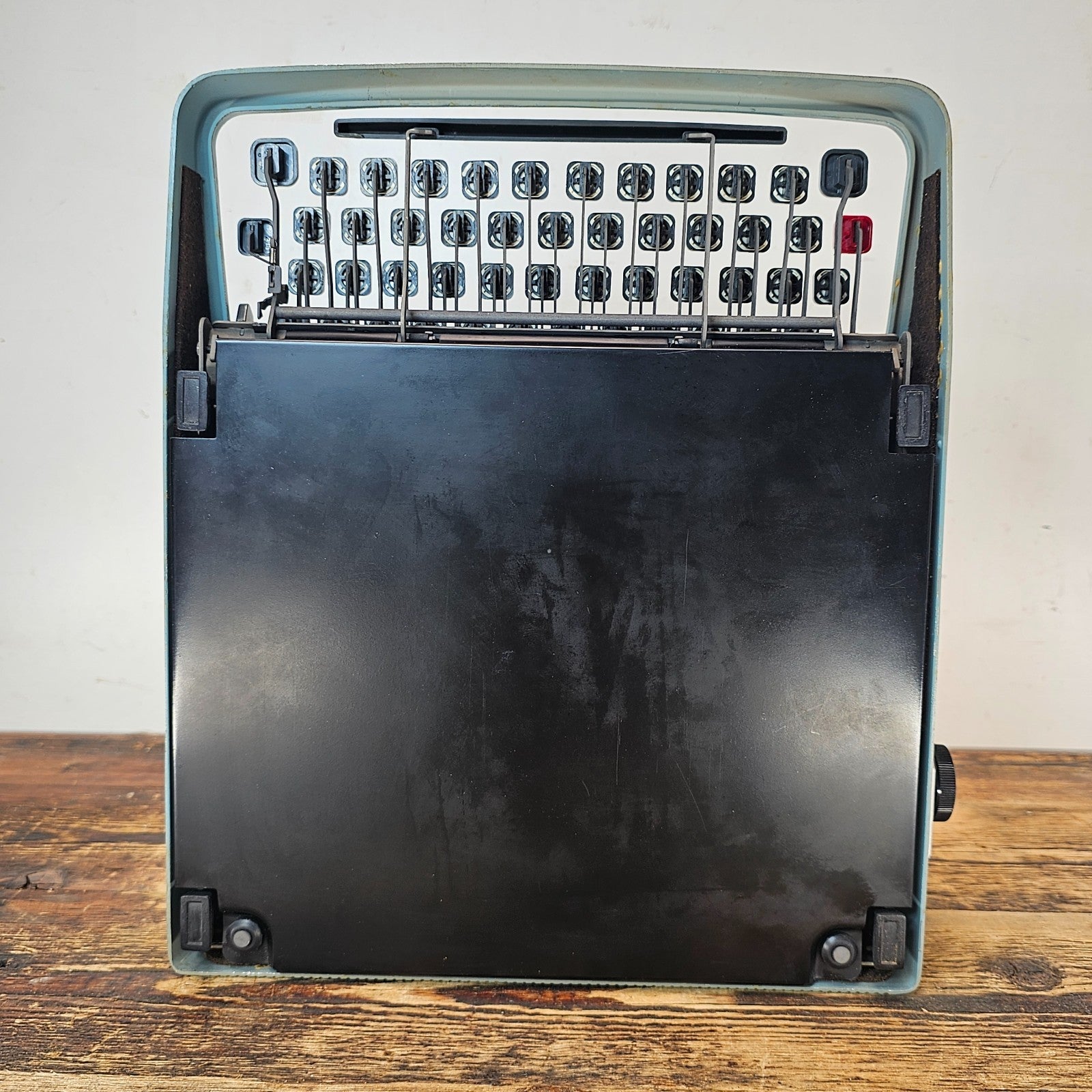 1964 Olivetti Underwood Lettera 32 Typewriter w/ Case
