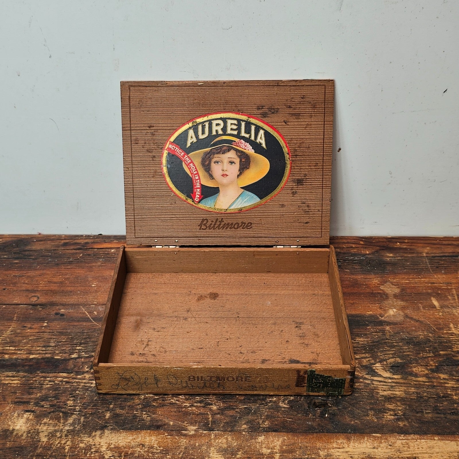 Vintage Aurelia Biltmore Cigar Box  7.75" x 6" x 1.5"