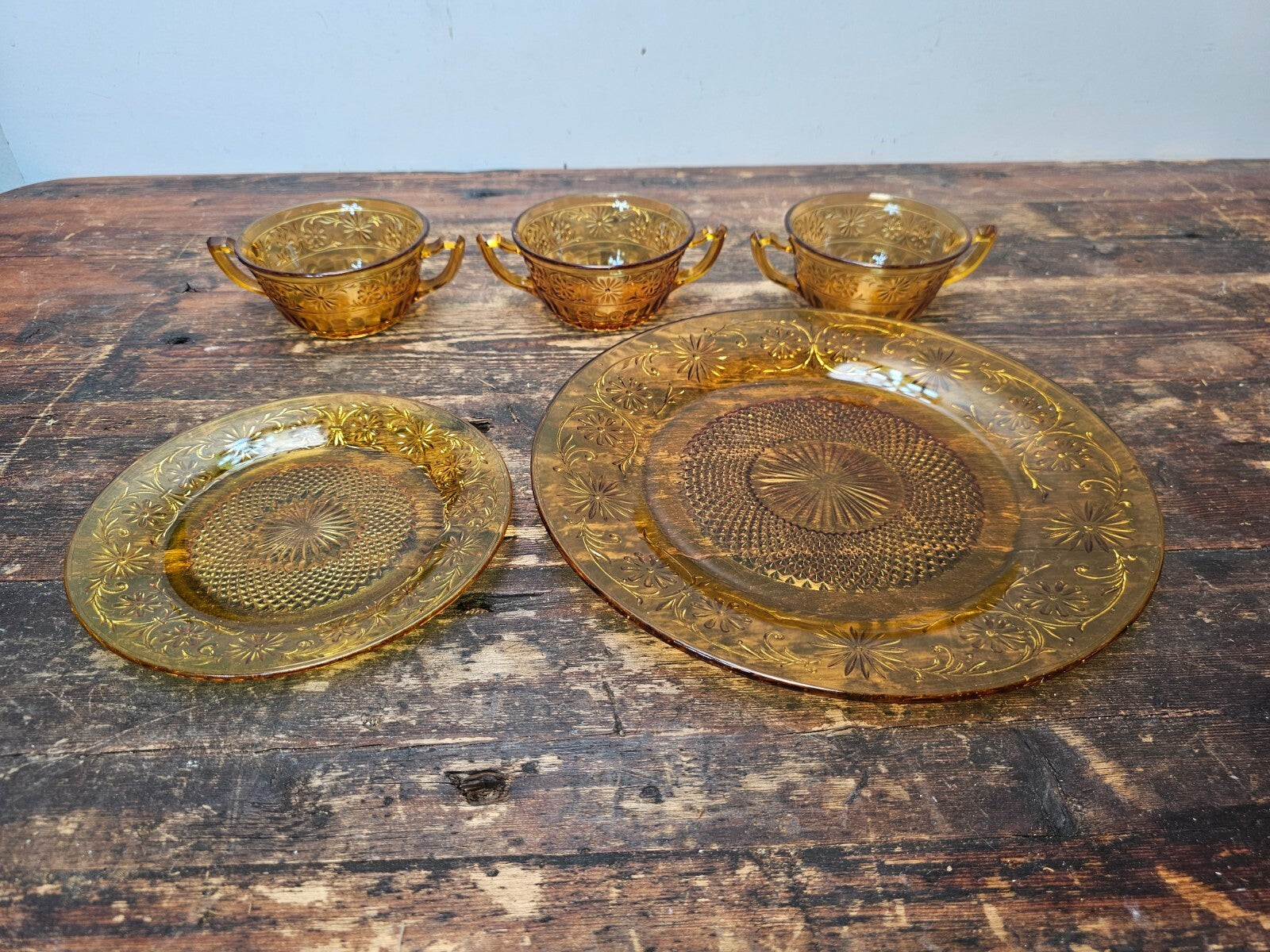 Set of 5 Vintage Indiana Daisy Amber Depression Glass Plates & Soup Bowls Set