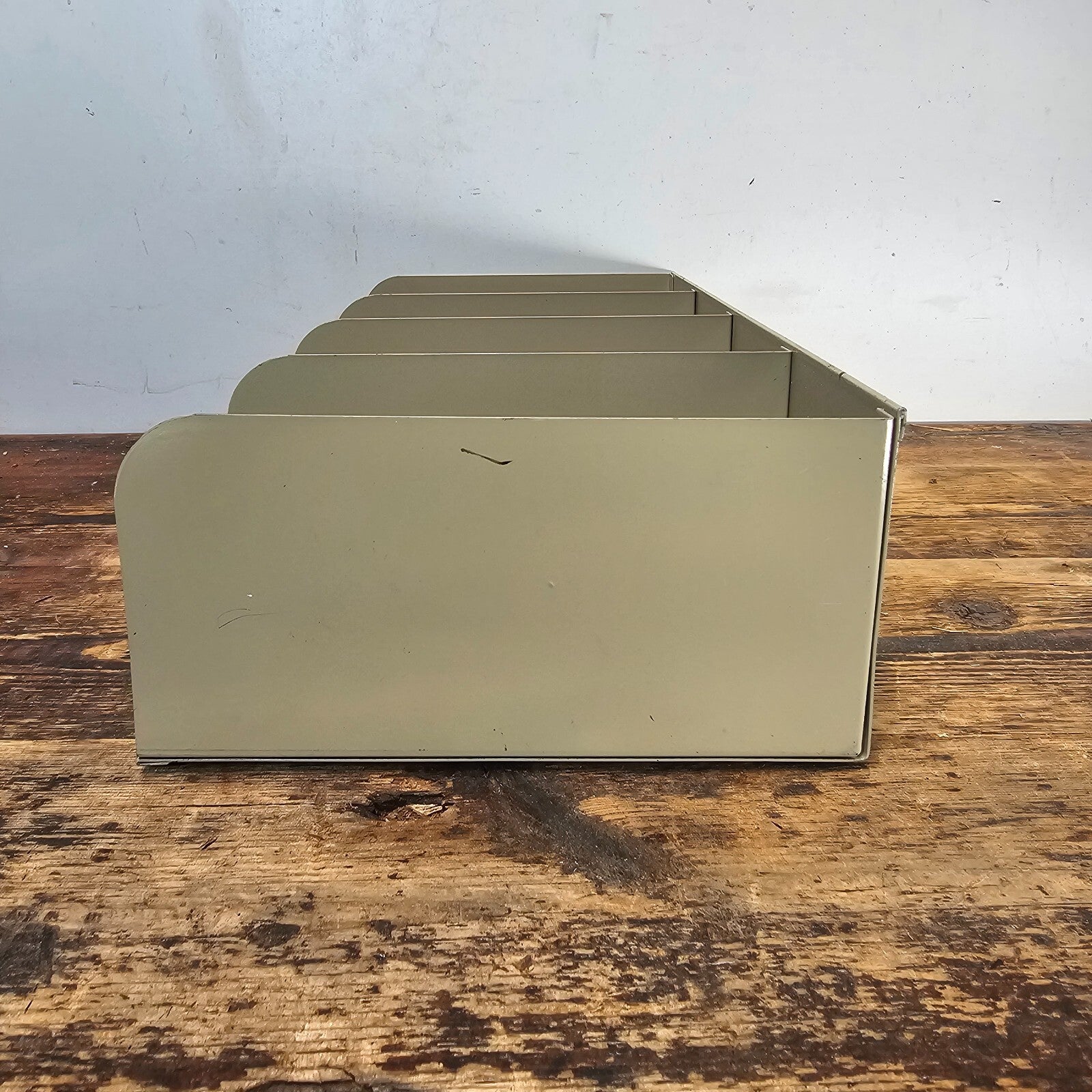 MMF Industries 4-Pocket Wall-Mounted / Desktop Steel Check Holder Light Beige