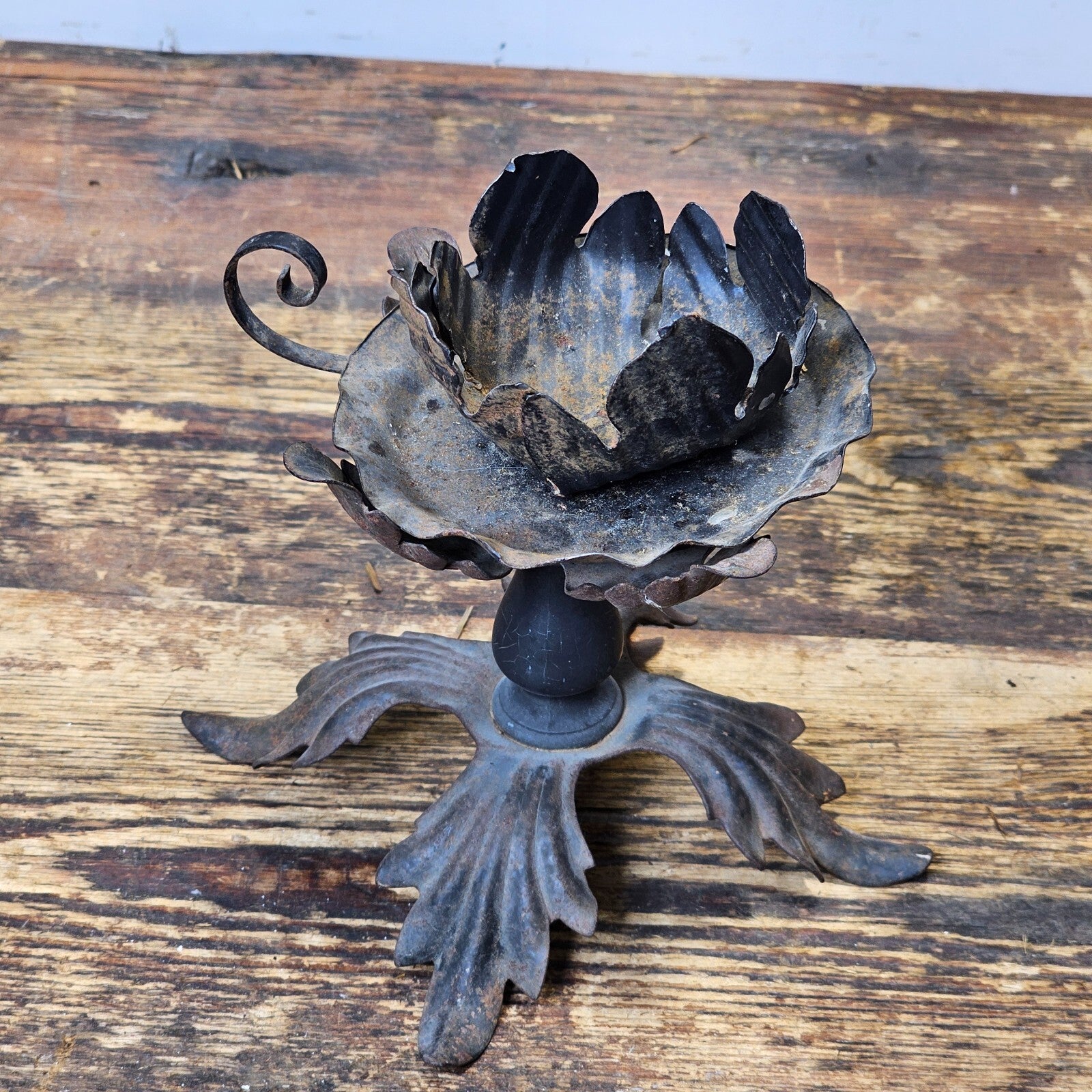 Vintage Rusty Tea Light Candle Holder With Stand 5"H